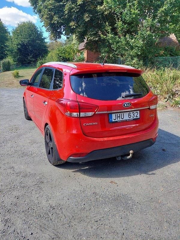 Röd Begagnad 2014 Kia Carens Minibuss | 65 000 kr (Marknadspris) - Bild 1/4