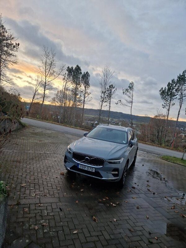 Grå Begagnad 2024 Volvo XC60 Core SUV | 475 000 kr - Bild 1/4