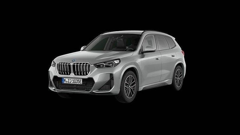 Space silver metallic Ny 2025 BMW X1 M Sport SUV | 643 800 kr (Lite dyr) - Bild 1/4