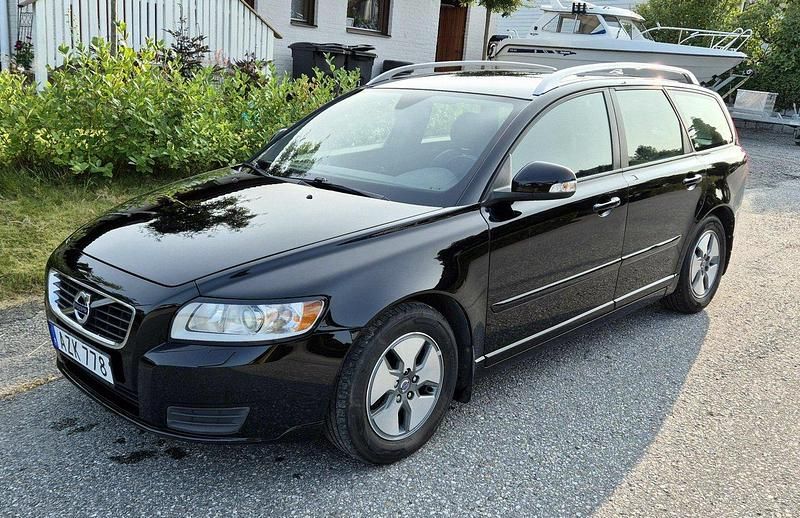 Svart Begagnad 2012 Volvo V50 Standard Kombi | 59 000 kr (Marknadspris) - Bild 1/4