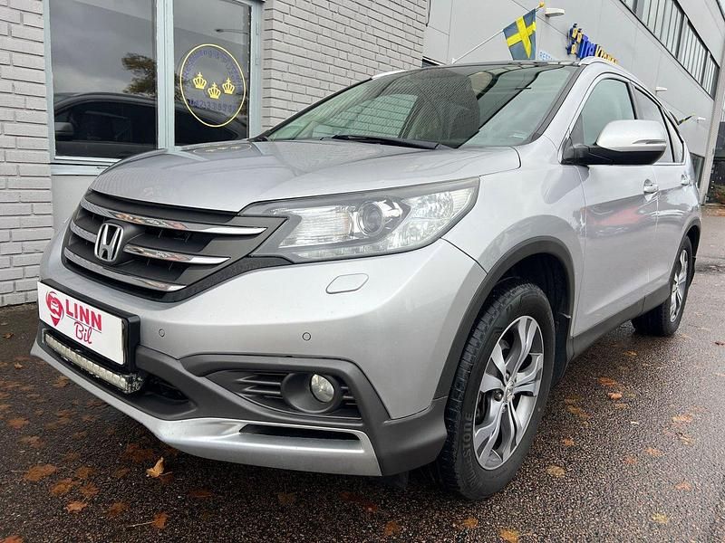 Silver (grå) Begagnad 2014 Honda CR-V Executive SUV | 108 999 kr (Marknadspris) - Bild 1/4