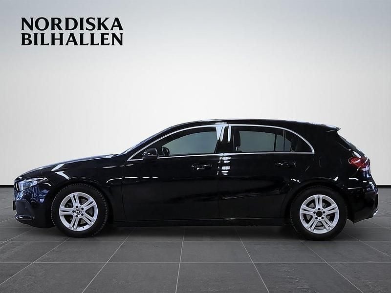 Begagnad Mercedes A180 136 HK (100 kW) 2018 Svart Halvkombi