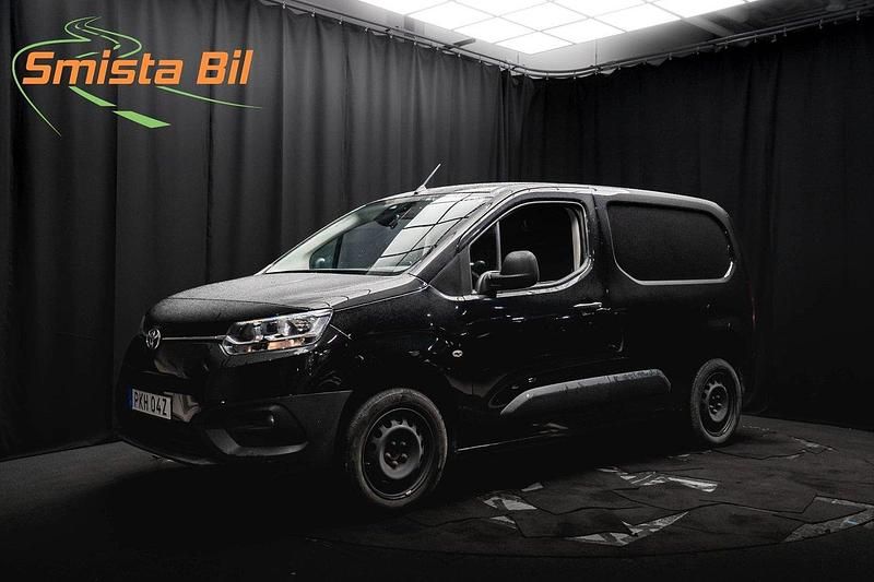 Svart Begagnad 2021 Toyota Proace City City Van | 168 900 kr - Bild 1/3