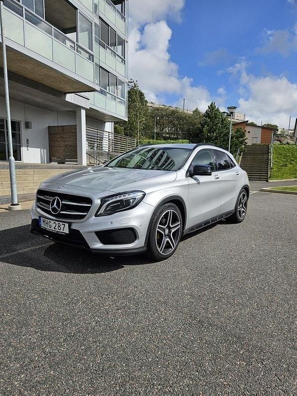 Silver Begagnad 2016 Mercedes GLA200 AMG SUV | 210 000 kr (Lite dyr) - Bild 1/4