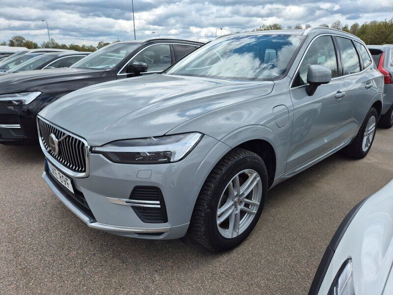 Grå (vapour grey metallic) Begagnad 2024 Volvo XC60 Core SUV | 465 000 kr (Bra pris) - Bild 1/4