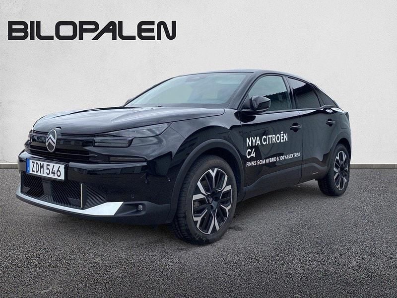 Svart (svart perla) Begagnad 2025 Citroën C4 Halvkombi | 279 900 kr (Marknadspris) - Bild 1/4