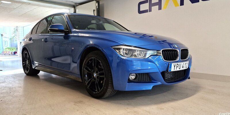 Blå Begagnad 2018 BMW 320 M Sport Sedan | 279 900 kr (Lite dyr) - Bild 1/4
