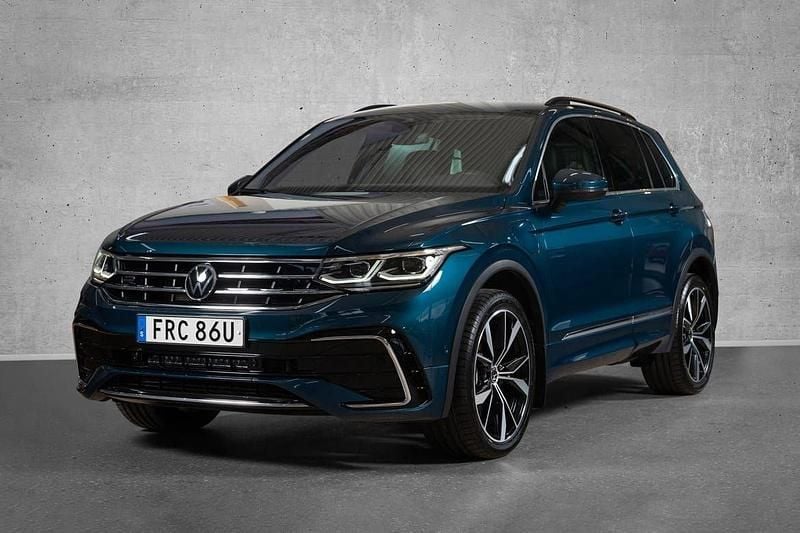 Mörkblå (blå) Begagnad 2022 VW Tiguan R-line SUV | 369 000 kr (Lite dyr) - Bild 1/4