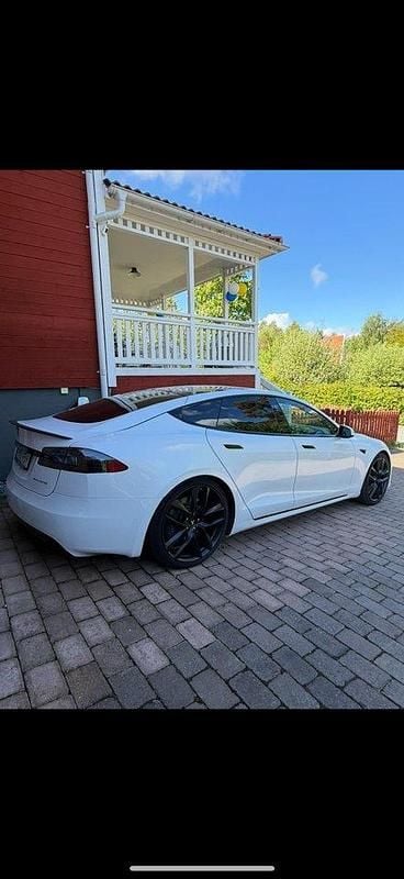 Vit Begagnad 2020 Tesla Model S Sedan | 409 000 kr (Lite dyr) - Bild 1/4