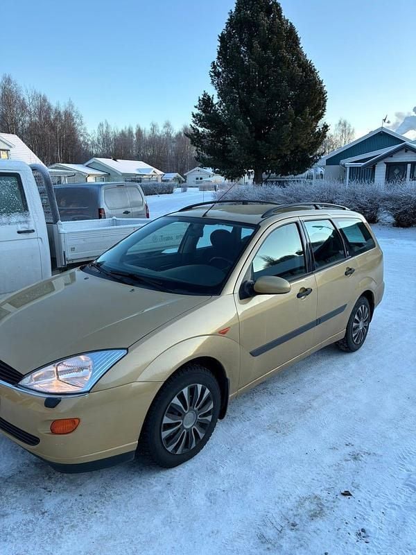 Begagnad 2000 Ford Focus Kombi | 15 000 kr (Marknadspris) - Bild 1/4
