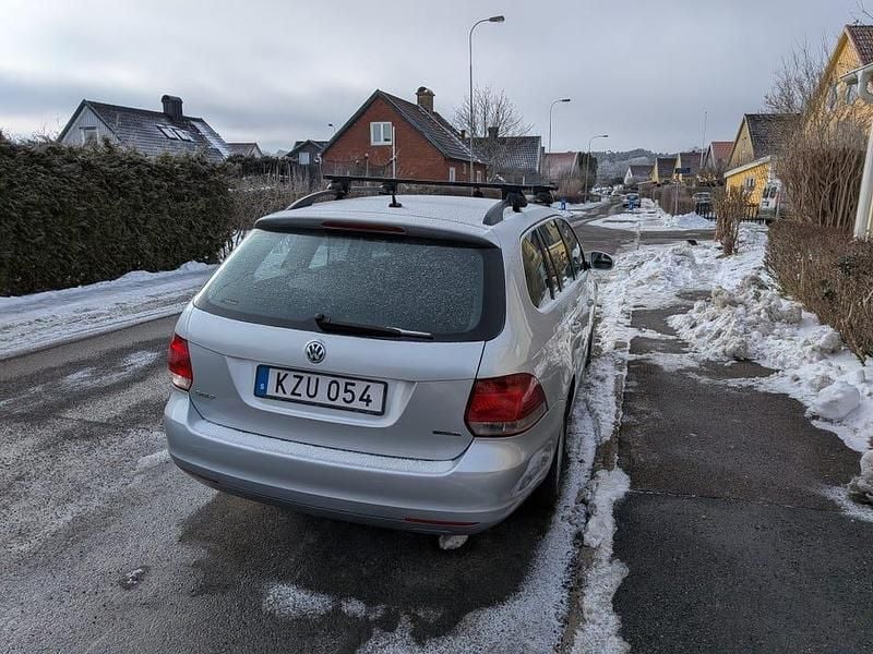 Begagnad VW Golf VI 102 HK (75 kW) 2011 Halvkombi