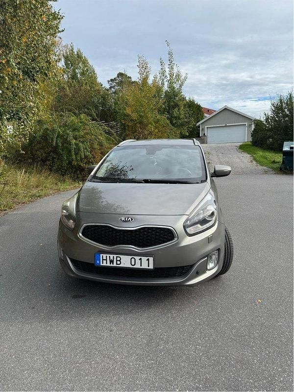 Grå Begagnad 2014 Kia Carens Minibuss | 87 000 kr (Bra pris) - Bild 1/4