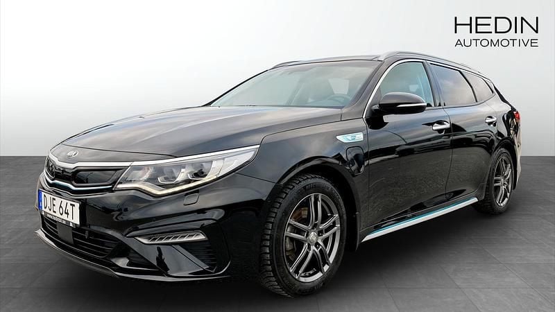 Svart Begagnad 2020 Kia Optima Hybrid Sport Sedan | 239 900 kr (Marknadspris) - Bild 1/4