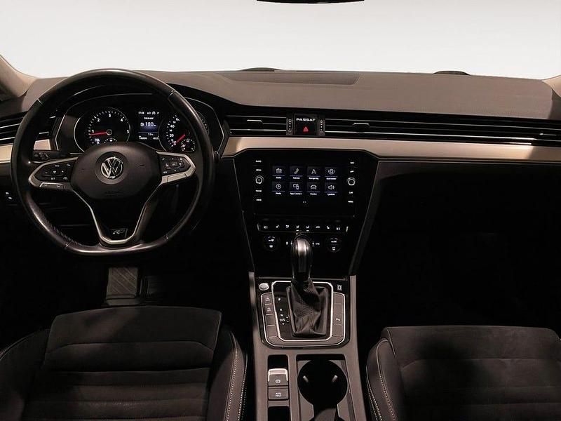 Begagnad VW Passat R-line 190 HK (139 kW) 2020 Vit Kombi