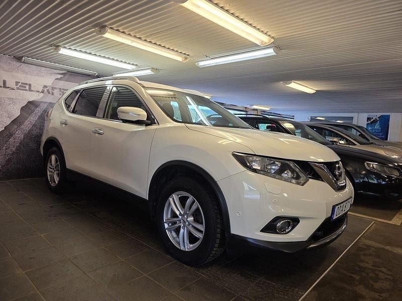 Vit Begagnad 2016 Nissan X-Trail SUV | 119 900 kr (Bra pris) - Bild 1/4