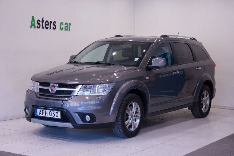 Grå Begagnad 2013 Fiat Freemont SUV | 105 000 kr (Marknadspris) - Bild 1/4