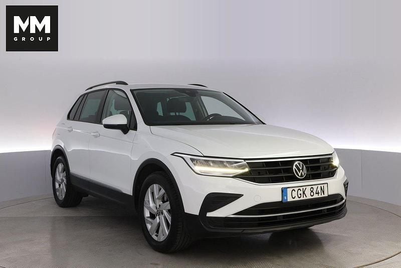 Vit Begagnad 2020 VW Tiguan SUV | 234 900 kr (Marknadspris) - Bild 1/4