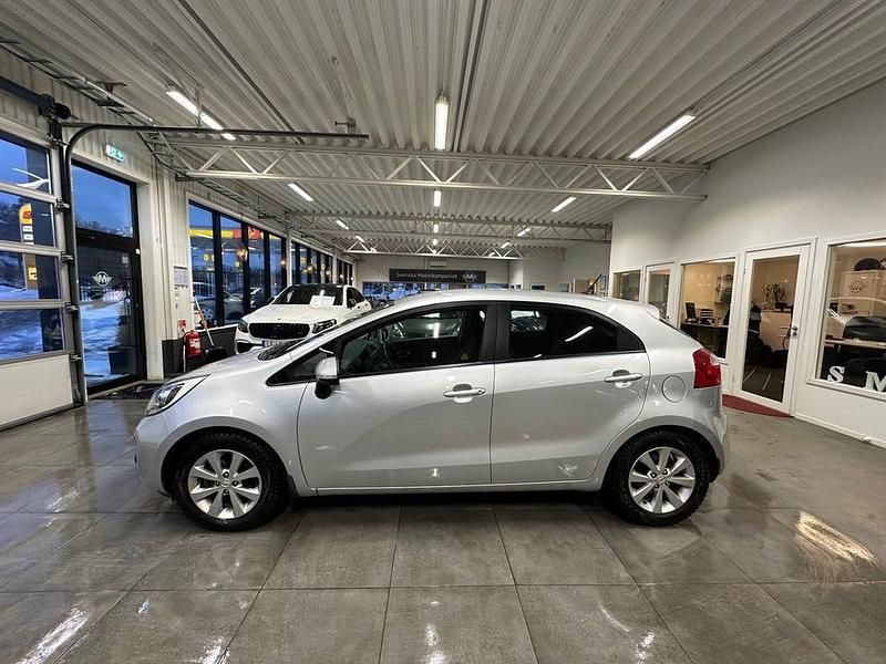 Begagnad Kia Rio 84 HK (61 kW) 2014 Grå Halvkombi