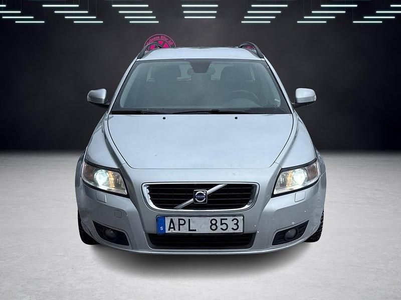 Begagnad Volvo V50 Momentum 136 HK (100 kW) 2010 Grå Kombi