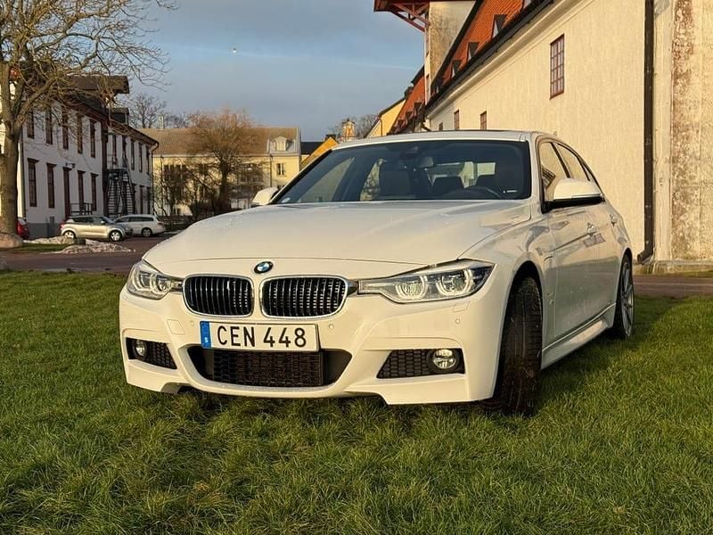 Alpinvit Begagnad 2018 BMW 330 M Sport | 280 000 kr (Marknadspris) - Bild 1/4
