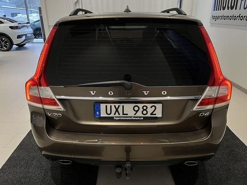 Begagnad Volvo V70 Momentum 184 HK (135 kW) 2015 Brun Kombi