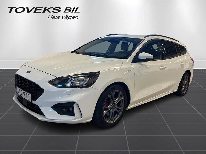 Vit Begagnad 2021 Ford Focus ST-Line Kombi | 184 000 kr (Lite dyr) - Bild 1/4