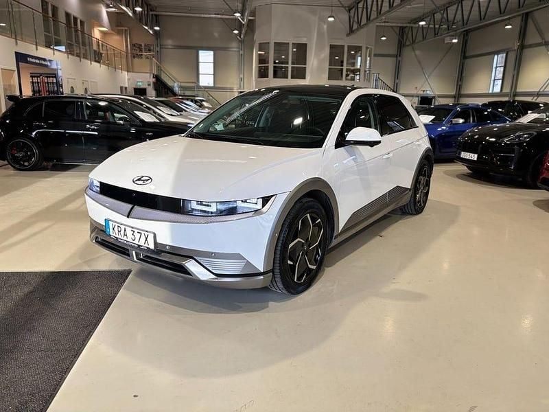 Vit Begagnad 2023 Hyundai Ioniq 5 Advanced SUV | 439 900 kr (Marknadspris) - Bild 1/4
