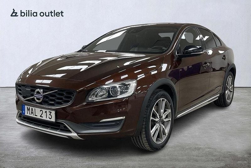 Brun Begagnad 2015 Volvo S60 CC Summum Sedan | 184 000 kr - Bild 1/4