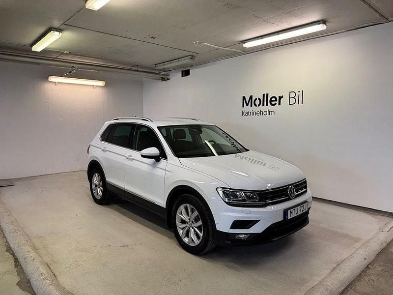 Vit (pure white) Begagnad 2020 VW Tiguan SUV | 259 000 kr (Bra pris) - Bild 1/4
