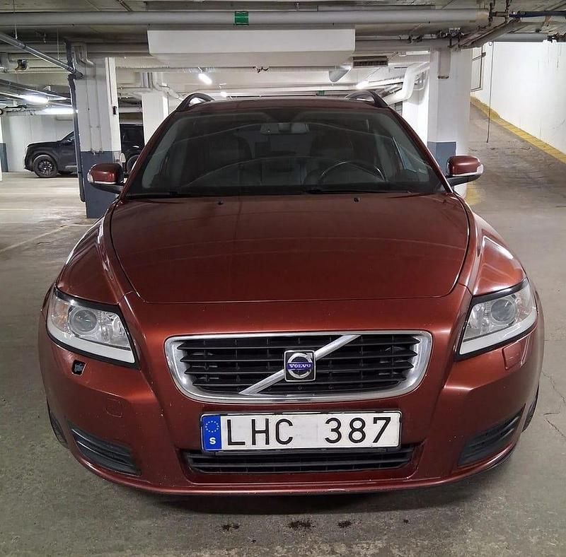 Begagnad 2008 Volvo V50 Kombi | 24 000 kr (Marknadspris) - Bild 1/4