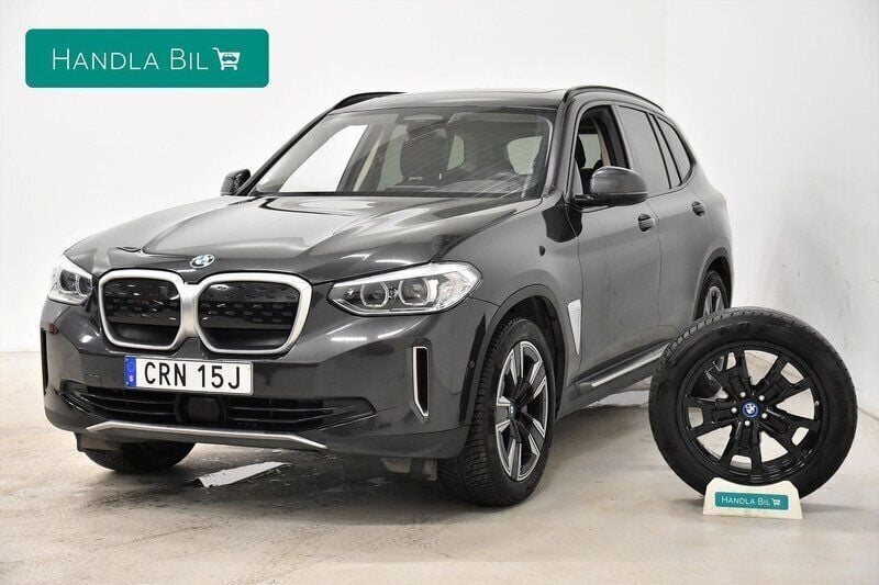 Grå Begagnad 2021 BMW iX3 SUV | 459 900 kr (Marknadspris) - Bild 1/3