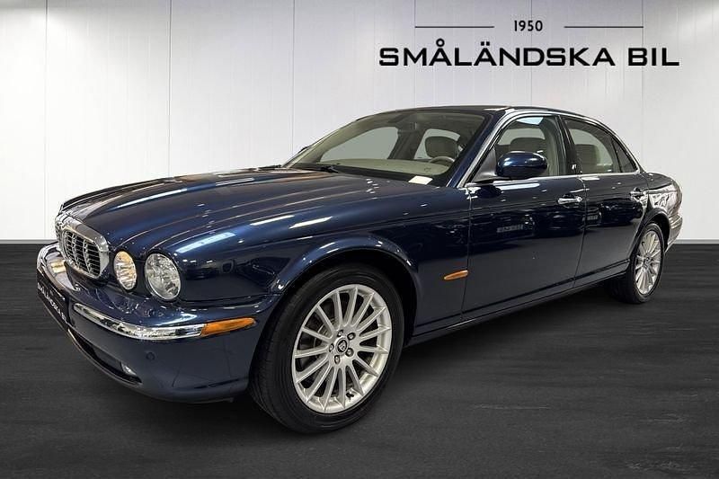 Blå Begagnad 2006 Jaguar XJ Sedan | 169 000 kr (Dyr) - Bild 1/4