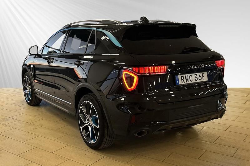 Begagnad Lynk & Co 01 264 HK (194 kW) 2022 Svart SUV