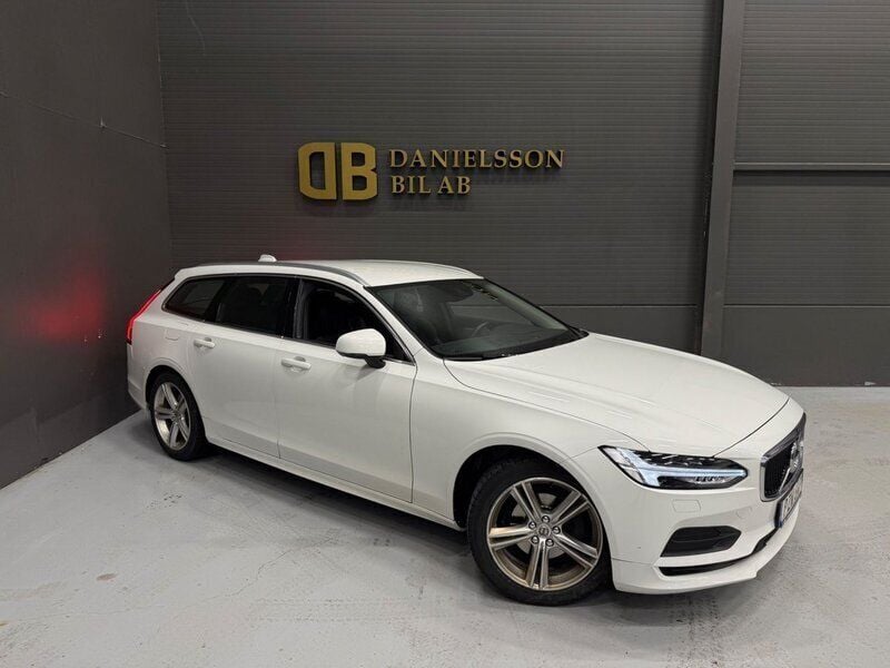 Vit Begagnad 2020 Volvo V90 Momentum Kombi | 229 800 kr (Superpris) - Bild 1/4