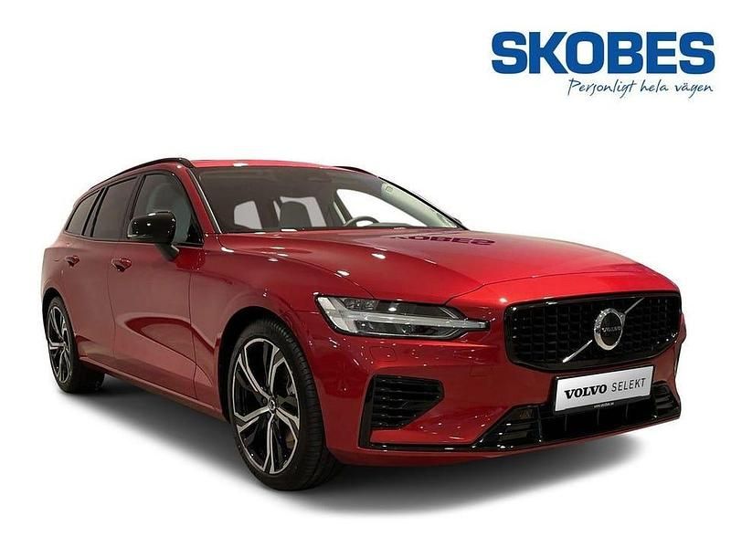 Röd Ny 2025 Volvo V60 Plus Kombi | 579 900 kr - Bild 1/3
