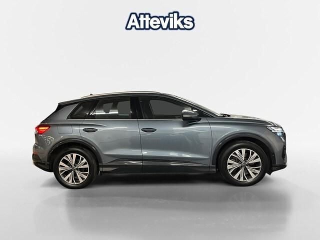 Begagnad Audi Q4 e-tron 194 kW (265 HK) 2023 Gejserblå metallic SUV