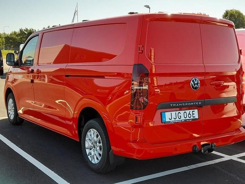 Ny VW Transporter 150 HK (110 kW) 2025 Röd Van
