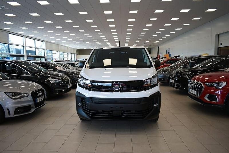 Vit Ny 2025 Opel Vivaro Van | 479 900 kr (Marknadspris) - Bild 1/4