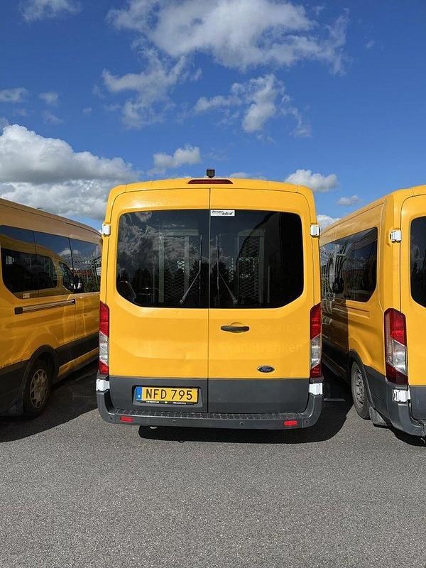 Gul Begagnad 2019 Ford Transit Kombi | 137 000 kr (Bra pris) - Bild 1/4