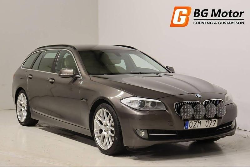Brun Begagnad 2012 BMW 520 Kombi | 89 700 kr (Lite dyr) - Bild 1/3