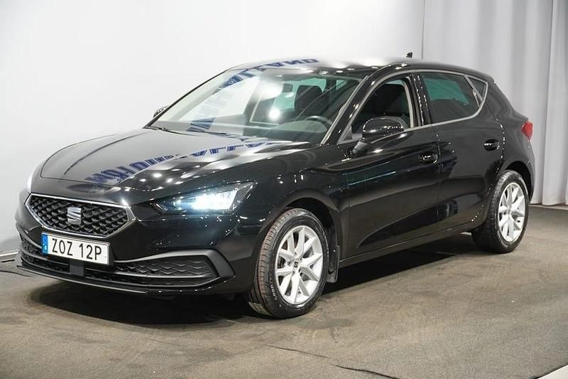 Begagnad Seat Leon Style 112 HK (82 kW) 2021 Svart Halvkombi
