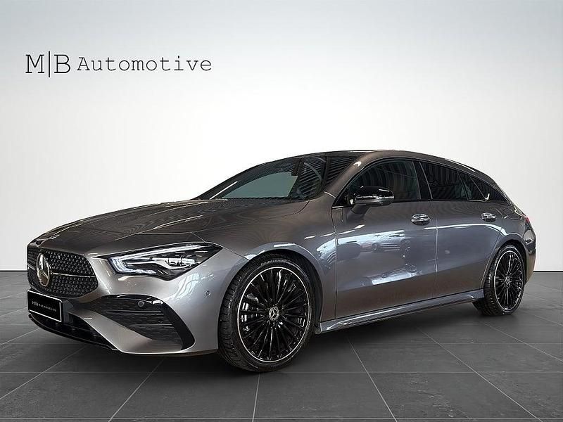 Mörkgrå Begagnad 2025 Mercedes CLA200 Shooting Brake AMG Line Premium Kombi | 379 900 kr (Bra pris) - Bild 1/4