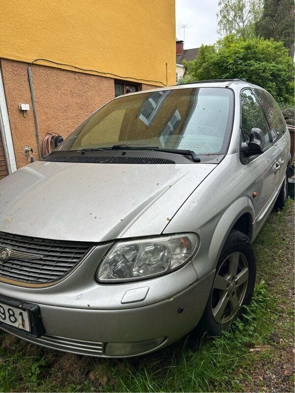 Grå Begagnad 2002 Chrysler Grand Voyager Minibuss | 6 000 kr (Superpris) - Bild 1/4
