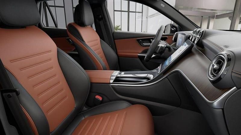 Begagnad Mercedes GLC300e Advanced 2024 Obsidiansvart metallic SUV