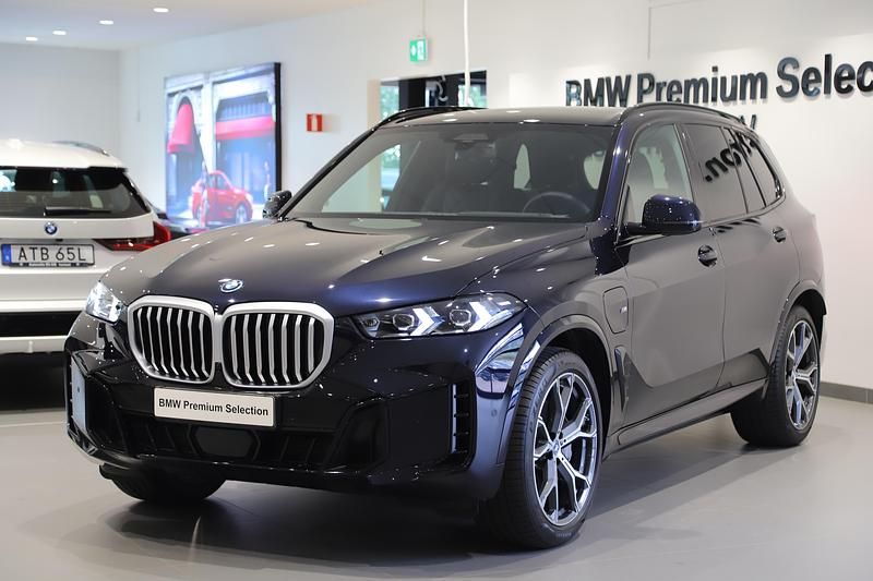 Svart Begagnad 2024 BMW X5 Comfort Edition SUV | 899 000 kr (Superpris) - Bild 1/3