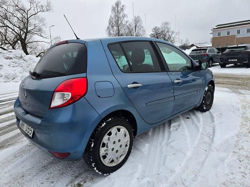 Begagnad Renault Clio R.S. 75 HK (55 kW) 2011 Blå Halvkombi