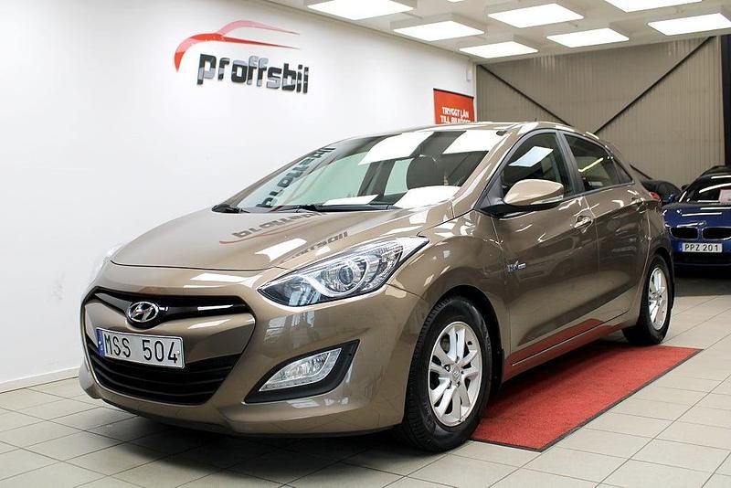 Ljusbrun Begagnad 2012 Hyundai i30 Halvkombi | 84 900 kr (Marknadspris) - Bild 1/4