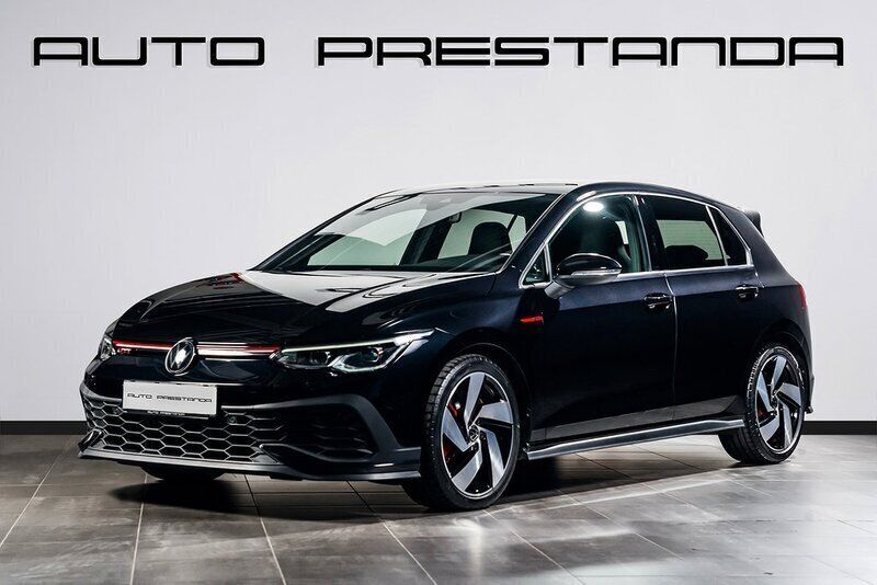 Svart (deep black metallic) Begagnad 2022 VW Golf VIII GTI Clubsport Halvkombi | 369 000 kr (Bra pris) - Bild 1/4