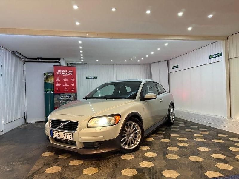 Begagnad Volvo C30 Momentum 220 HK (161 kW) 2006 Vit Halvkombi