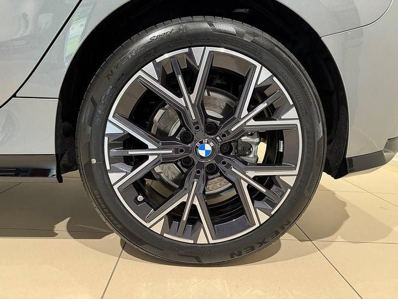 Begagnad BMW 120 M Sport 170 HK (125 kW) 2025 Grå Halvkombi